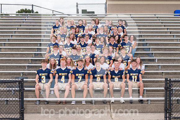 TCP_1500_2627DHSFballSrsMoms_HandsOnShoulders