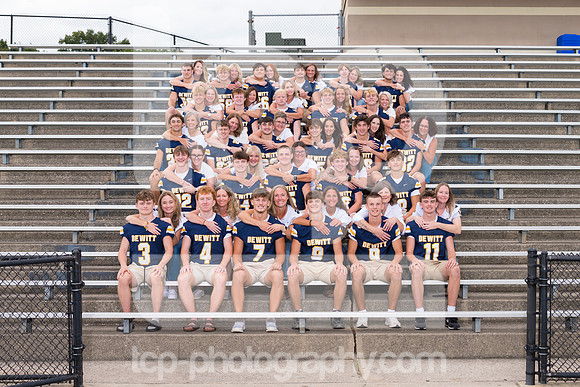 TCP_1497_2627DHSFballSrsMoms_Hug