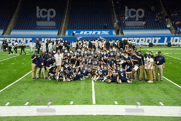TCP_1128_012321_RetouchedTeamWithTrophy